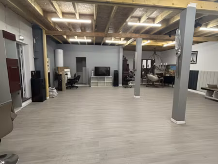entrepôt avec bureaux / showroom – meaux