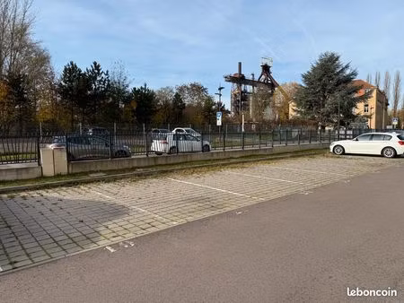 place de parking - 4min à pied de la gare