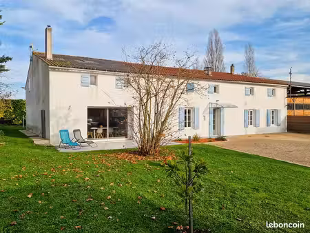 maison 8 pièces 244 m²