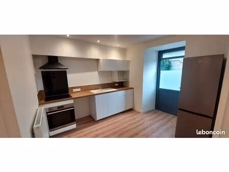 ? à louer : maison de village t3 rénovée – 60 m² – lapanouse (séverac d’aveyron 12150)