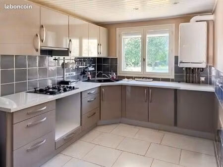 maison de plain-pied 122 m² avec sous-sol complet et jardin clos