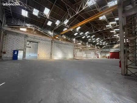 local d'activité 4 486 m²