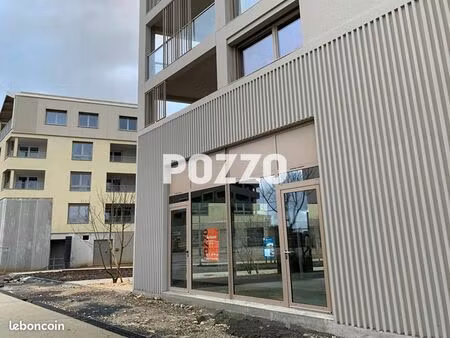 local commercial 105 m²