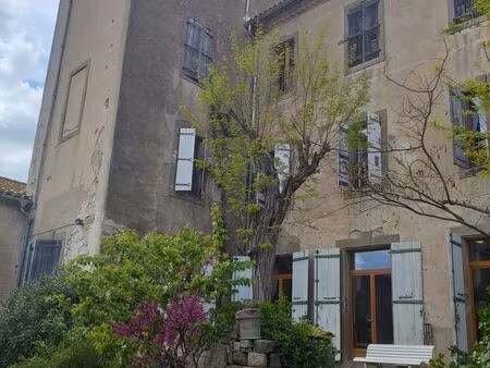 chateau 40 pièces 1500 m²