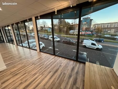 aurillac – local commercial 1 180 m²  visibilité et volumes modulables