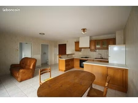 t2 meublé ascenseur balcon garage