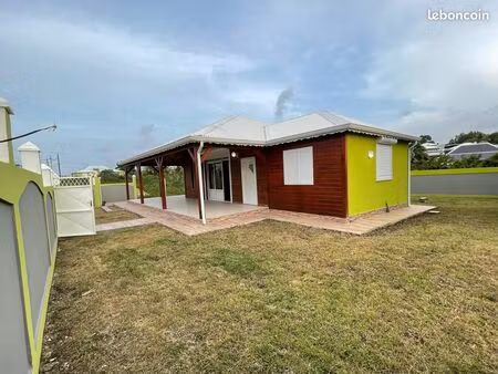 belle maison à louer sur la commune de petit - canal