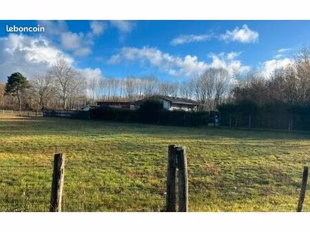 terrain 1 500 m² louchats