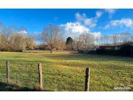 terrain 1 587 m² louchats