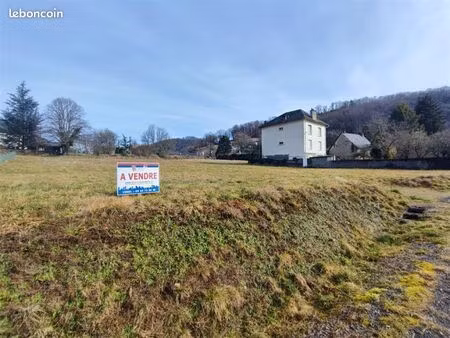 terrain 2558 m² lanobre