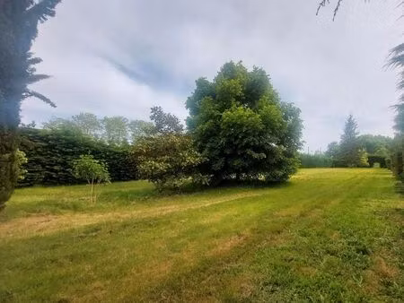 terrain constructible 2000 m2 clos et arboré