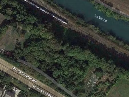 terrain 1489 m² épernay
