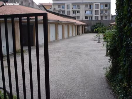 garage sécurisé centre péage