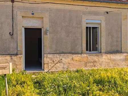 maison en pierre de plain pied avec 2 chambres  jardin et 2 places de stationnement  à 5 m