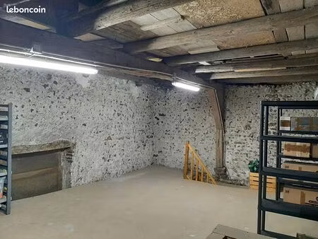 bâtiment 1 pièce 55 m²