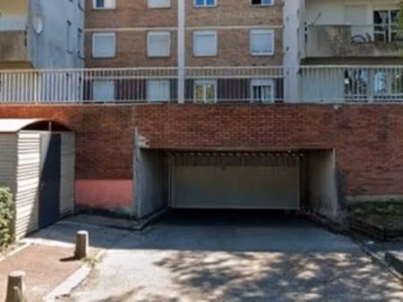 place de parking proche rer noisy champs