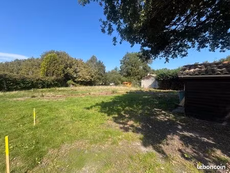 terrain 885 m² brach