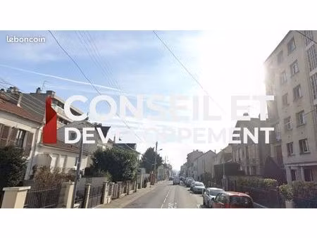 boutique 200 m² deuil la barre