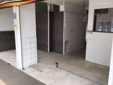 local commercial/professionnel en plein centre-ville  sans pas de porte