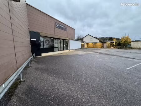 local 452 m² charmes