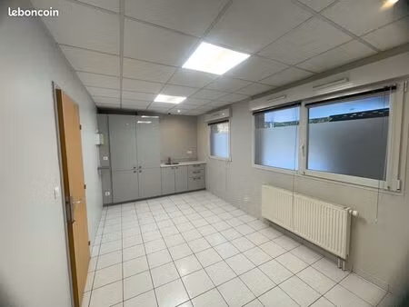 local médical ou paramédical dans espace médical