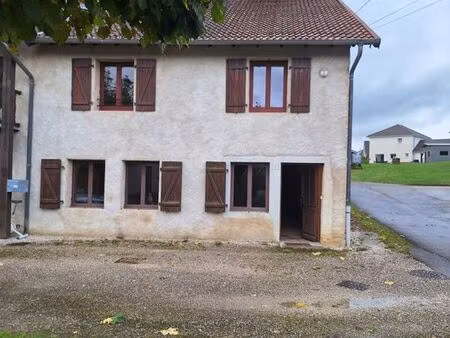 maison ancienne au cœur du village