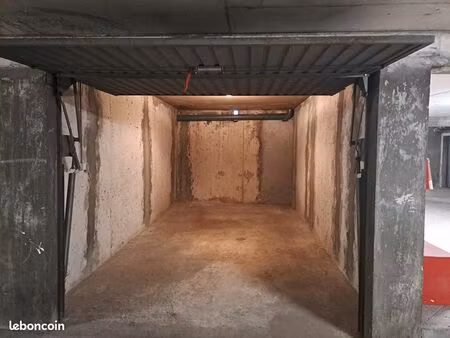 parking/box 1 pièce 15 m²