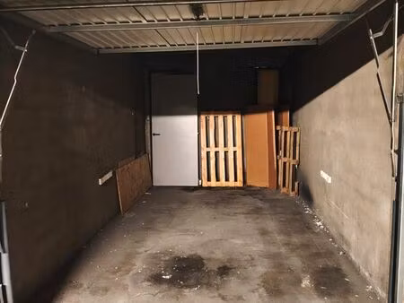 box ferme - devant tram 17 - annemasse parc