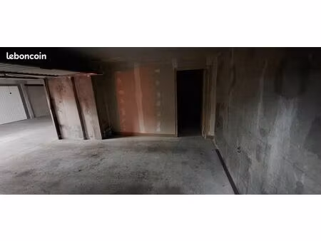 à vendre : lot parking + espace de rangement – proche métro aimé césaire