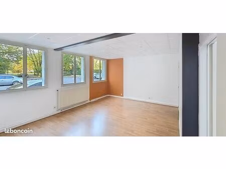? à louer – bureau 40 m² avec cuisine privative au sein d’un espace “santé & bien-être” – 