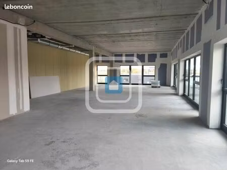 bureaux 187 m²