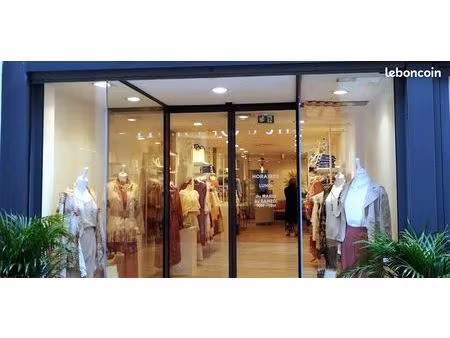 belle boutique rue piétonne à dax