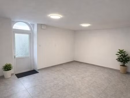 salle indépendante à louer – 16 5 m² – campagne  parking – charges comprises