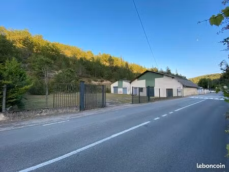local carrosserie & peinture entièrement équipé sur cahors