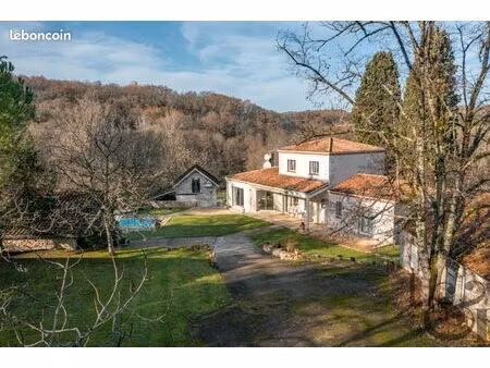 maison 6 pièces 196 m²