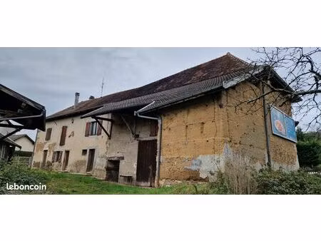 ancienne ferme en pisé à rénover