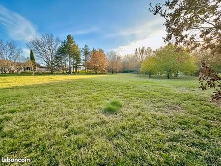 terrain 1260 m² montberon