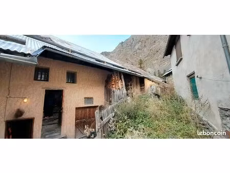 maison 2 pièces 300 m²