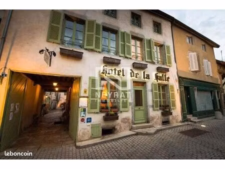 immeuble 20 pièces 437 m²