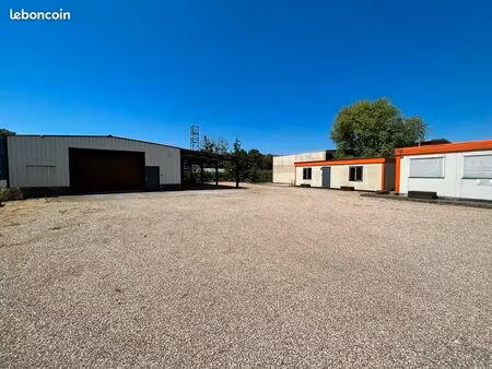 a louer bâtiment industriel 300m² sur 1250m² de terrain