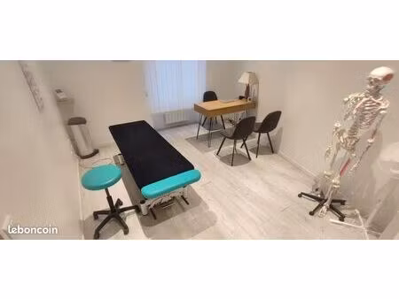 bureau dans centre paramédical