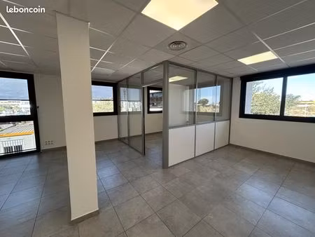 bureaux 121 m²