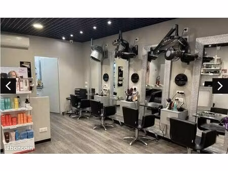 fond de commerce > salon de coiffure moderne en galerie marchande très dynamique / frontiè