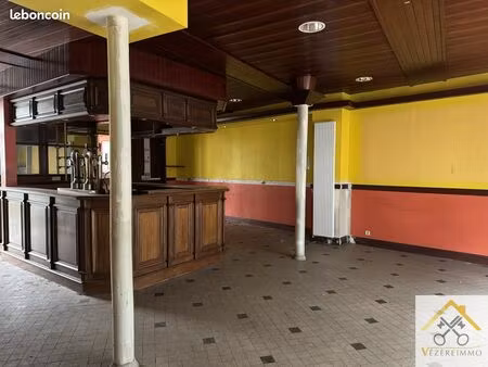 local commercial 160 m² objat