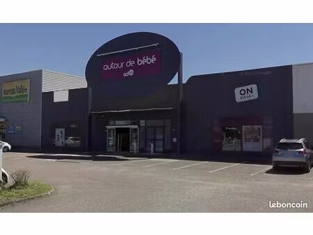 local commercial 734 m² viriat