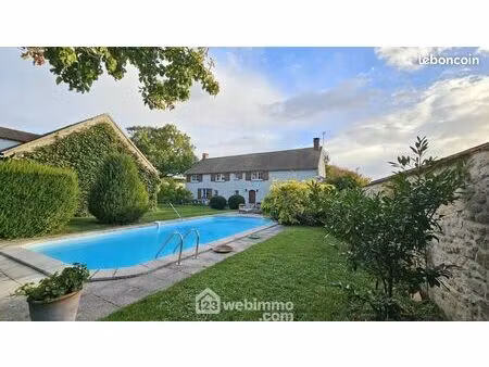 propriété 7 pièces 200 m²