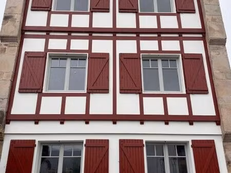 t2 plein centre d'ascain - très belle opportunité