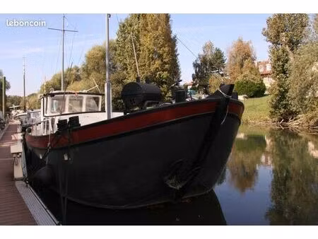 péniche 45m2 port privé poissy