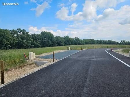 terrain viabilisé à 7 minutes de gaillac  cadre champêtre