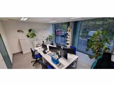 bureau privé jusqu’à 4 personnes – prix tout compris